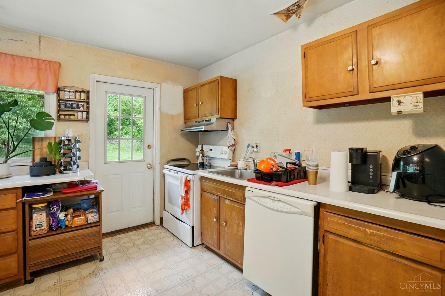 Property Photo: 3174 W Tower Lane OH 45238