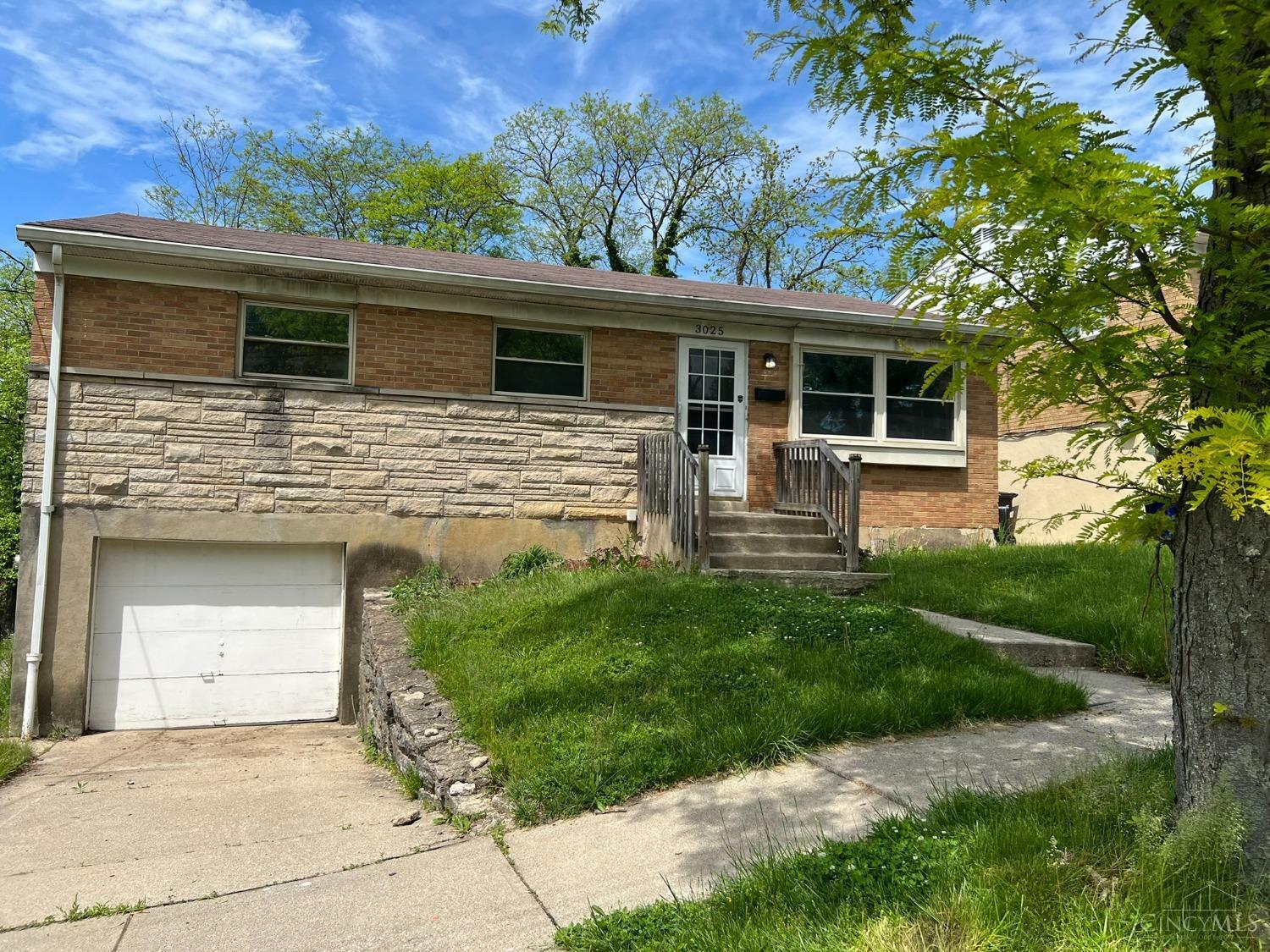 Property Photo: 3025 Aquadale Lane OH 45211