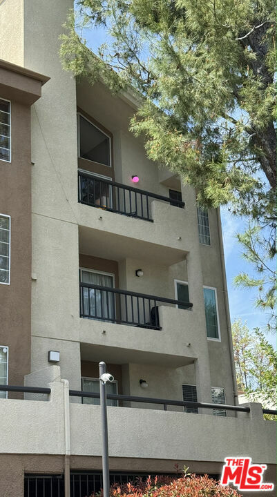 Property Photo: 5550 Owensmouth Ave CA 91367