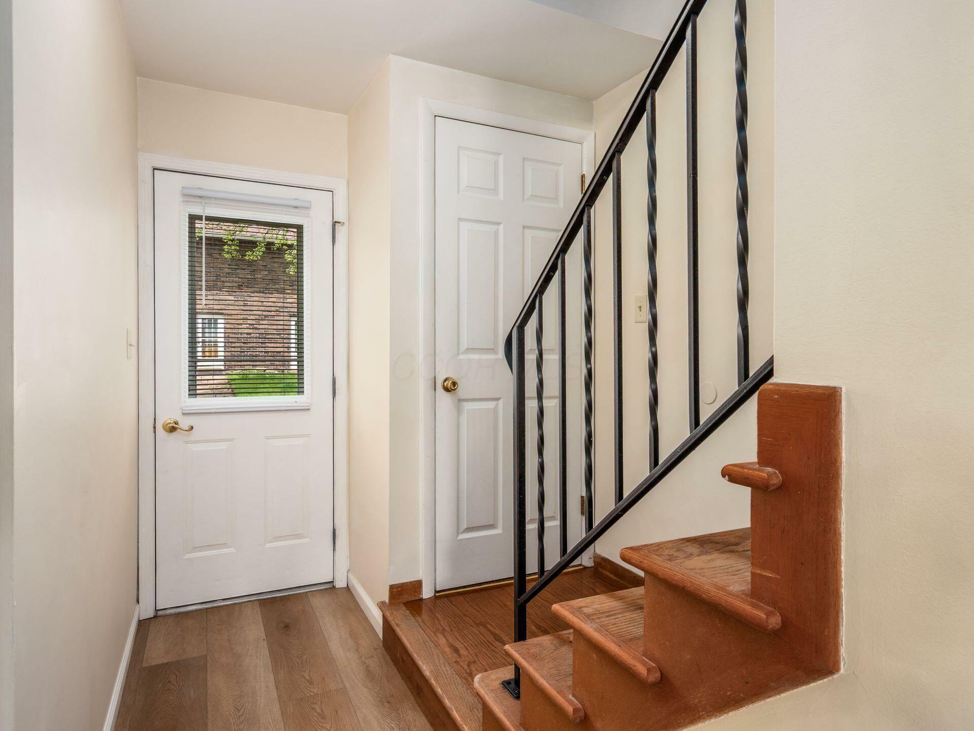 Property Photo: 2358 Woodbrook S Circle OH 43223