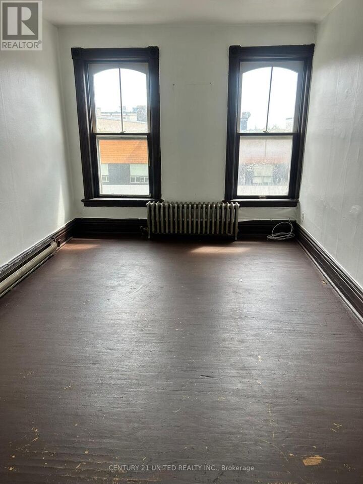 Property Photo:  168 Charlotte Street 1  ON K9J 2T8 