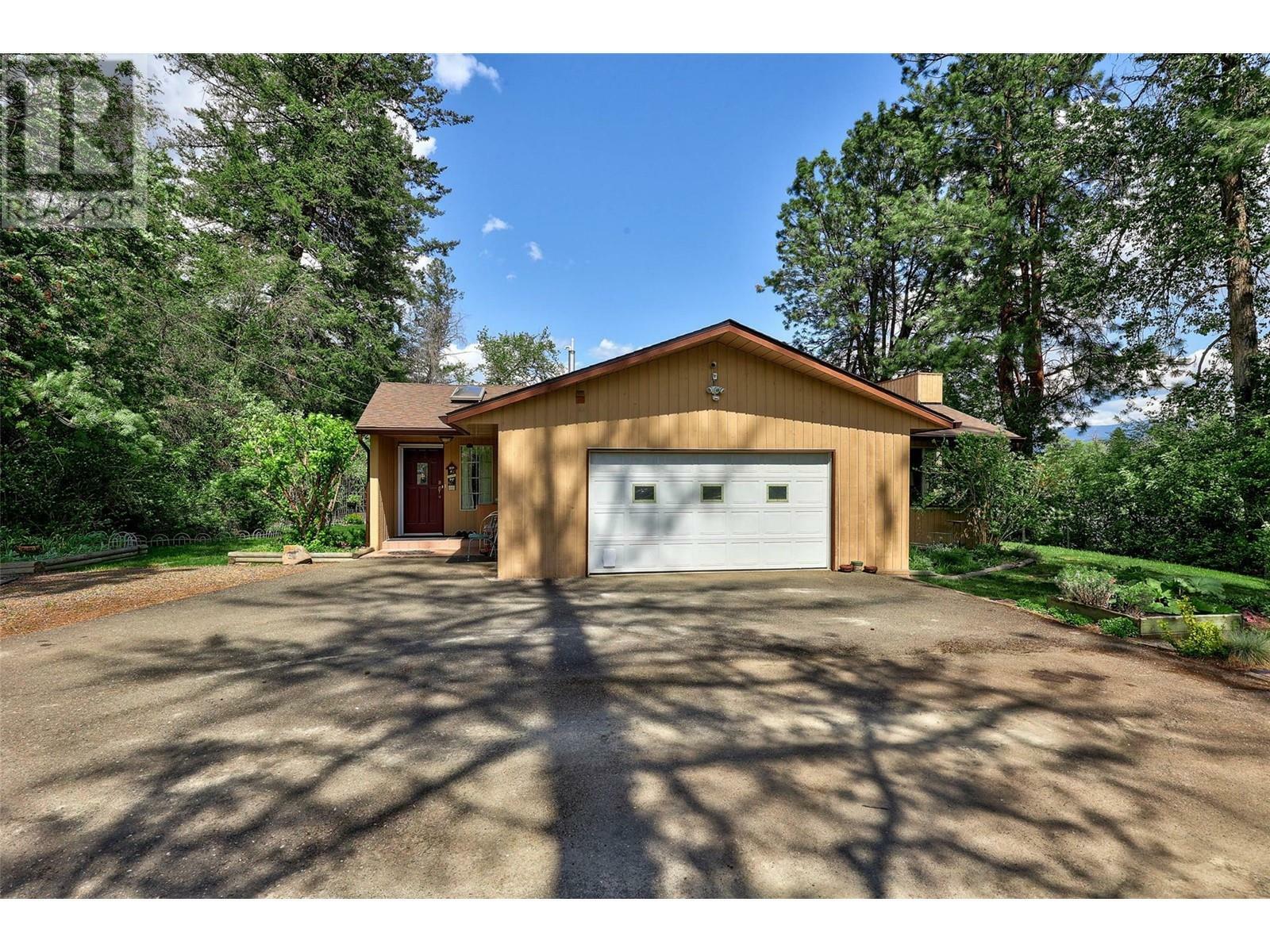Photo de la propriété: 4611 Westsyde Road BC V2B 8N3