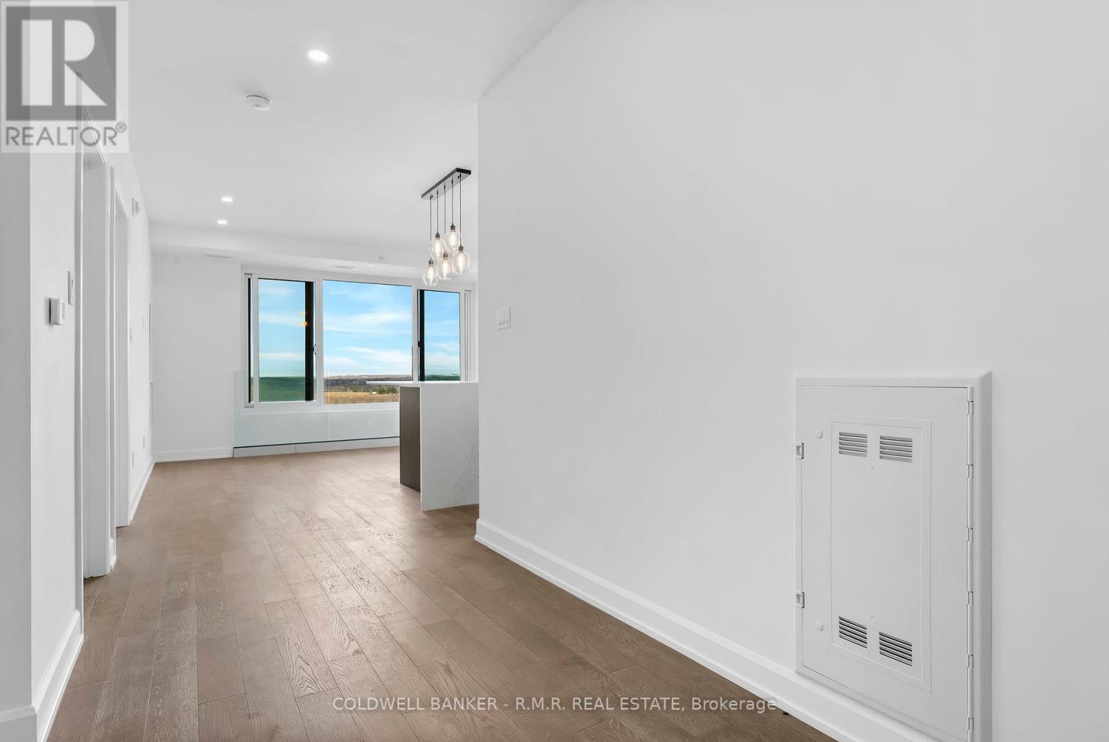 Property Photo: 195 Hunter Street 708 ON K9H 1G9