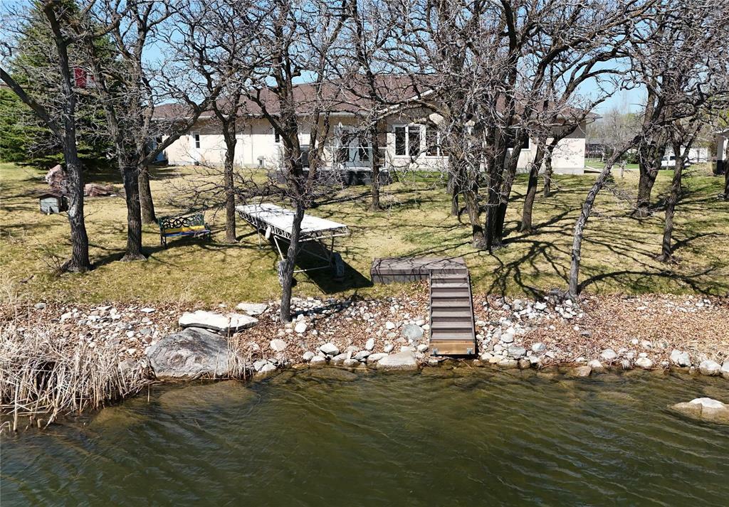 Property Photo: 50 Lakeshore Place MB R0K 1G0
