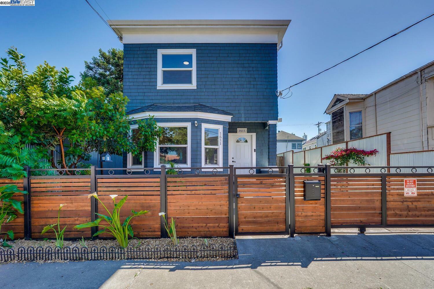 Property Photo: 1611 15th Street CA 94607