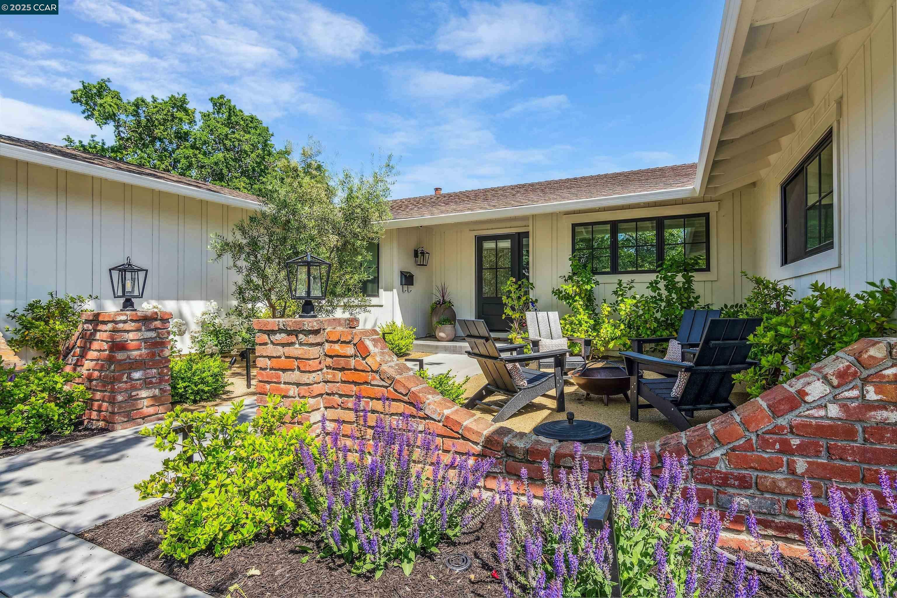 Property Photo: 2336 Welsh Ct CA 94598