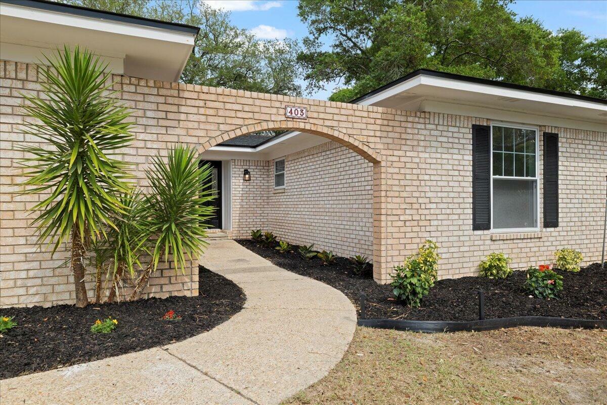 Property Photo: 403 Cheyenne Circle FL 32547