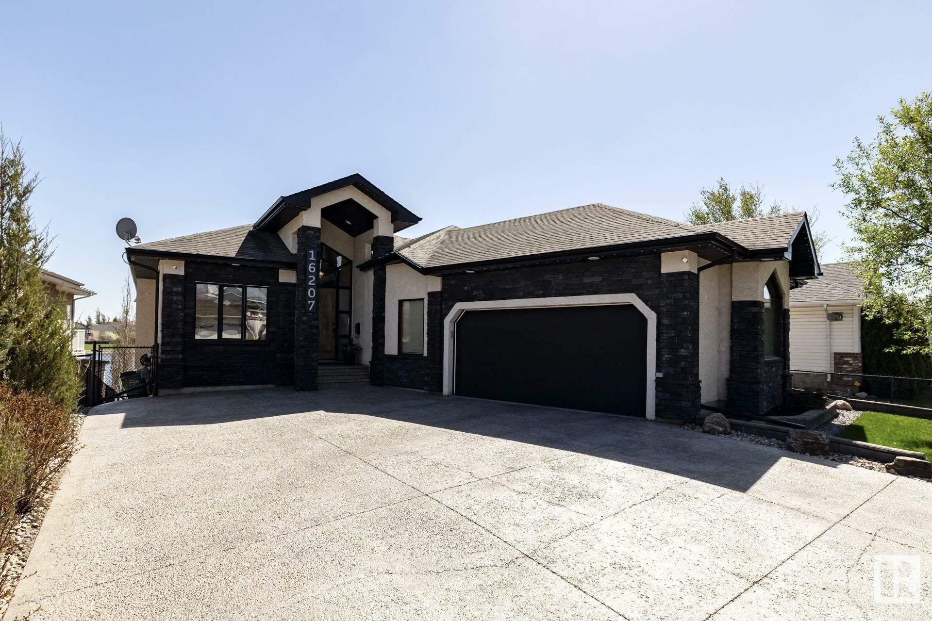 Photo de la propriété: 16207 89 Street NW AB T5Z 3M3