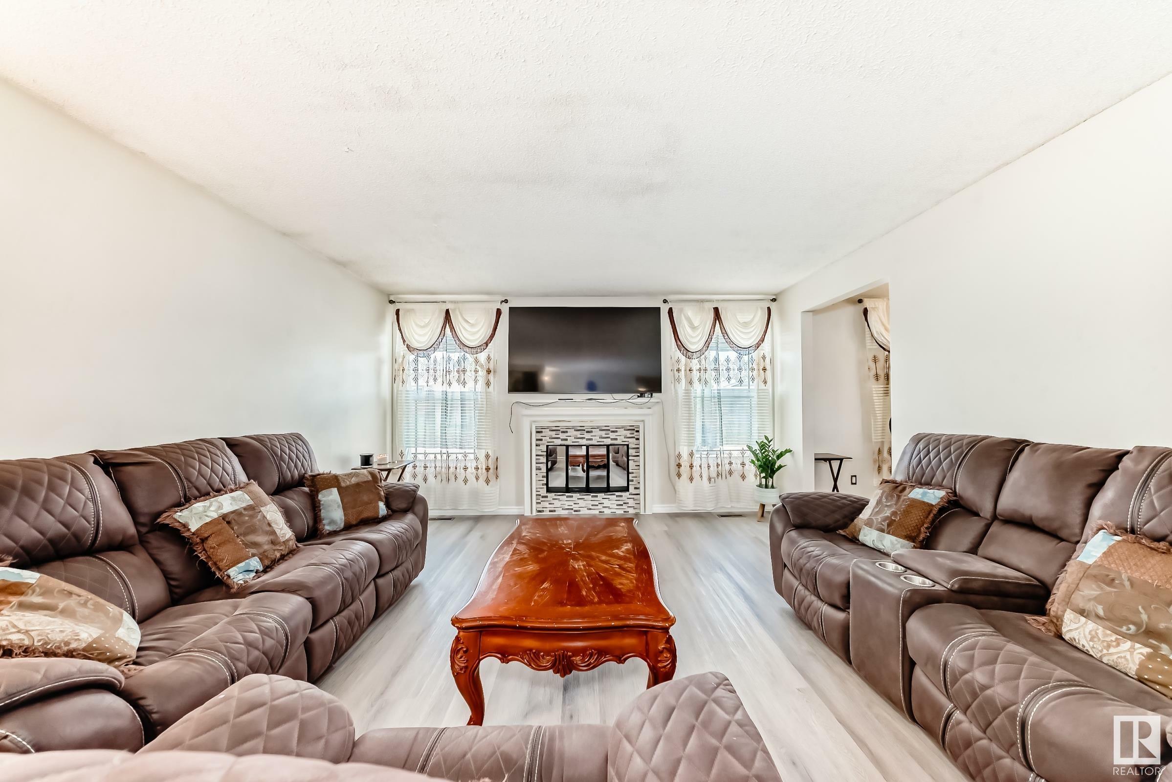 Property Photo: 253 Warwick Road NW AB T5X 4R1