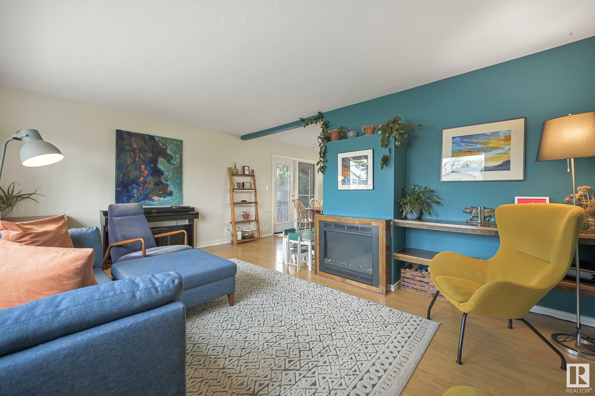 Photo de la propriété: 8404 64 Avenue NW AB T6E 0H2