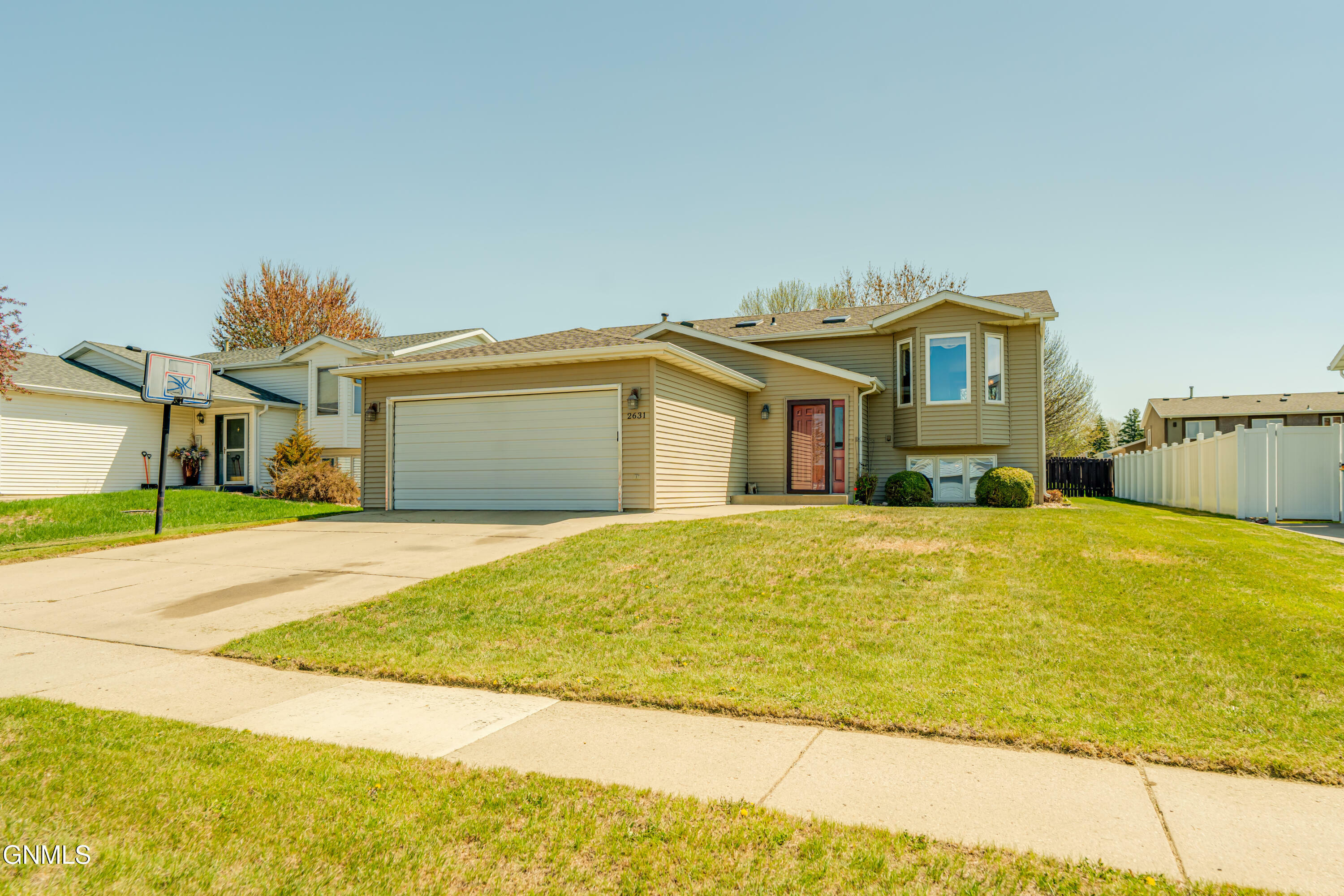 2631 Yorktown Drive  Bismarck ND 58503 photo