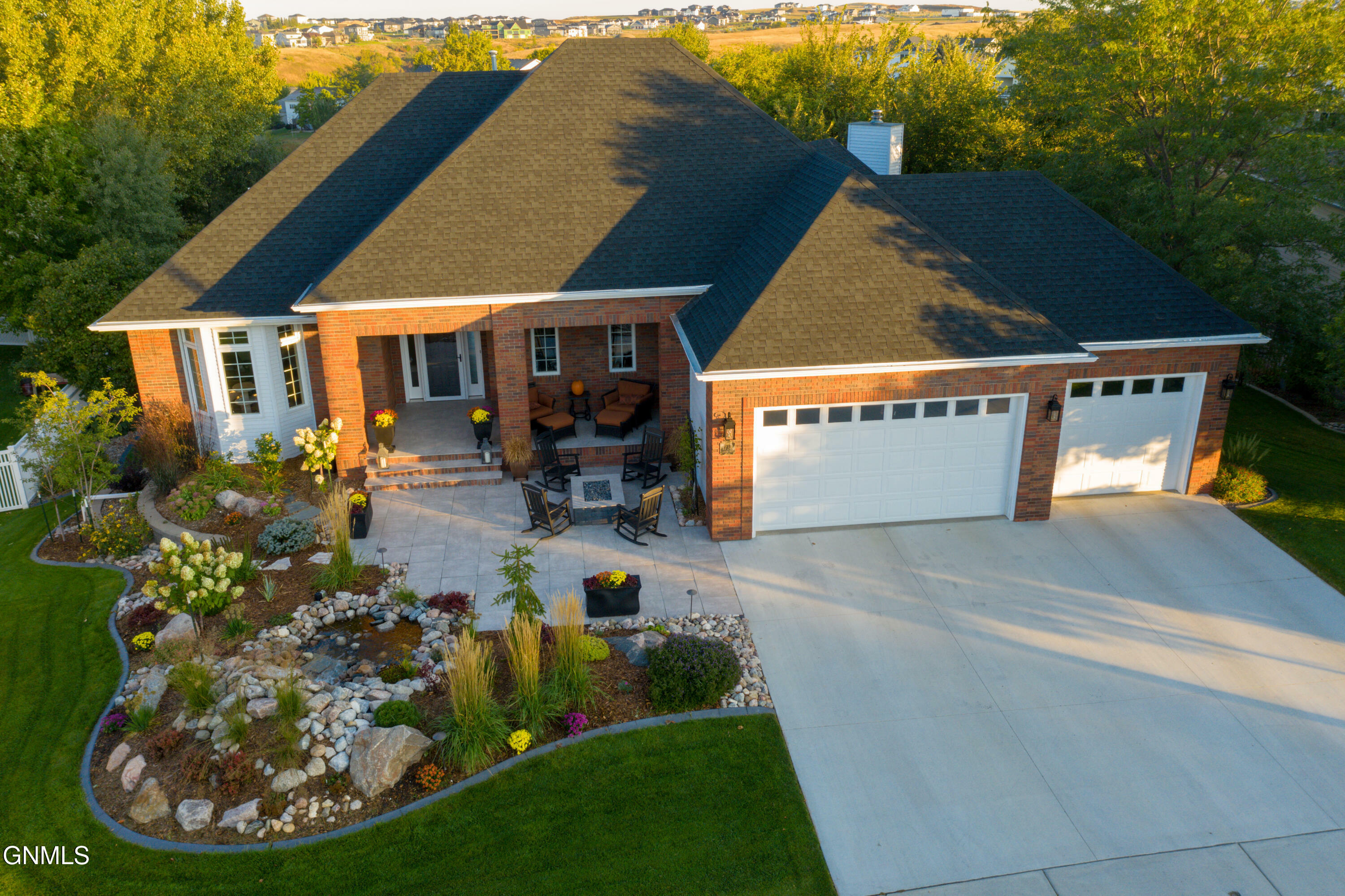Property Photo: 1738 Canyon Drive ND 58503