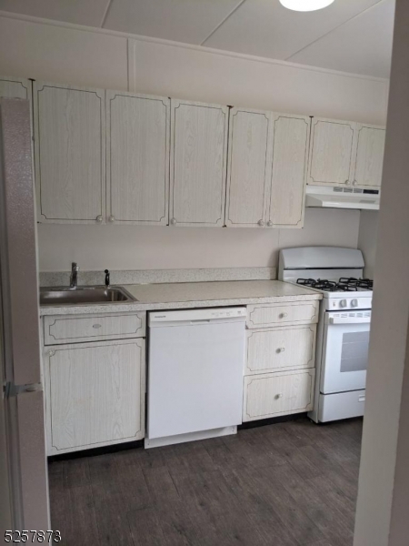 Property Photo: 173 S Orange Ave 1A NJ 07079