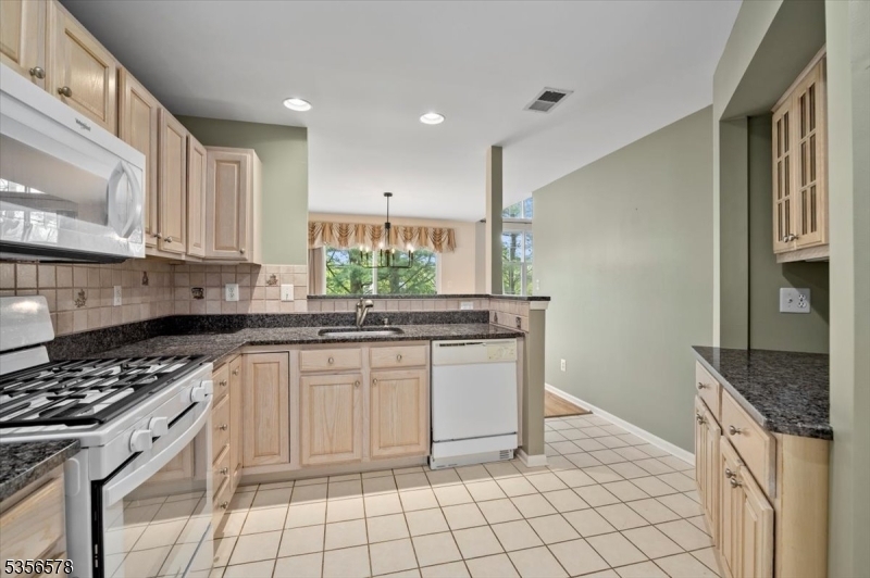 Property Photo: 5 Roxiticus Ct NJ 08801