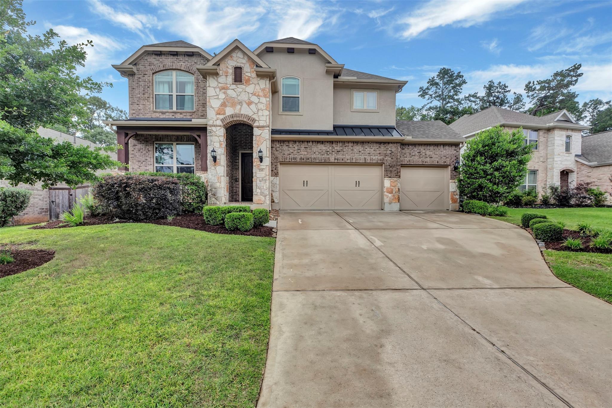 Property Photo: 116 Brighton Woods Court TX 77318