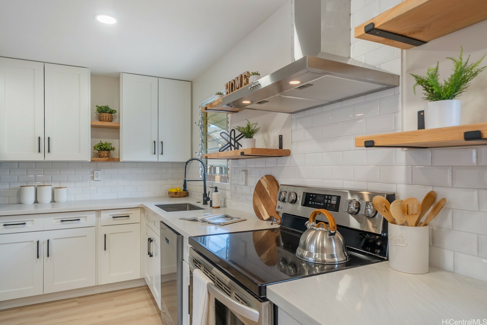 Property Photo: 84-990 Hana Street HI 96792