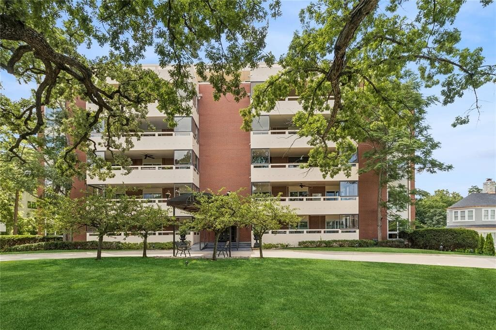 4004 Grand Avenue 103  Des Moines IA 50312 photo