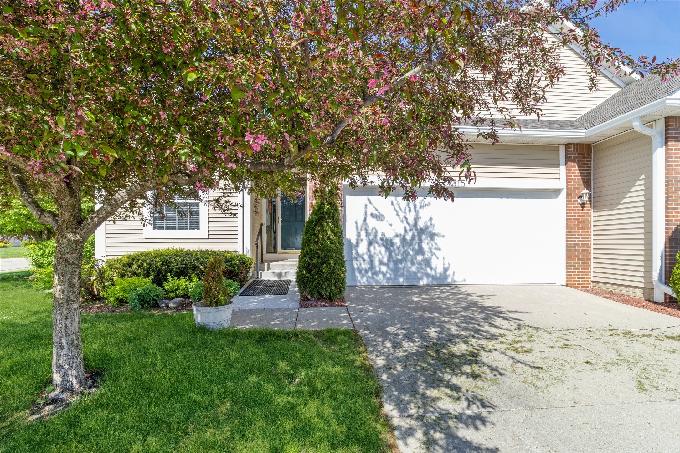 Property Photo:  2315 Westwind Drive  IA 50010 