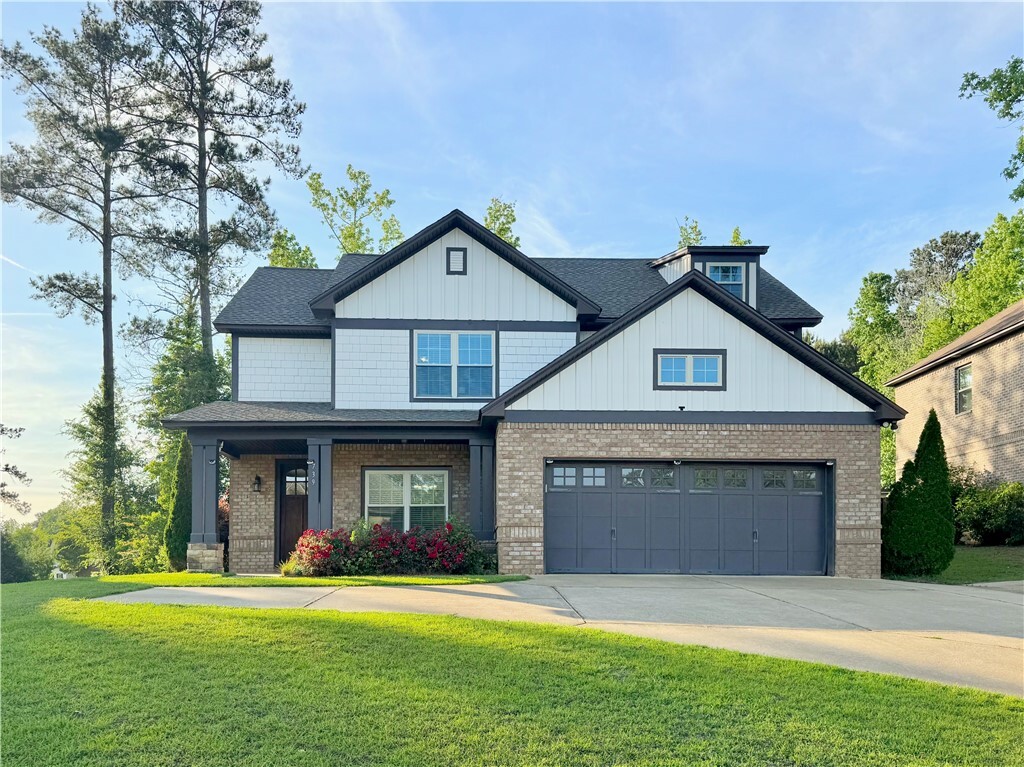 Property Photo:  739 Cotswold Way  AL 36832 