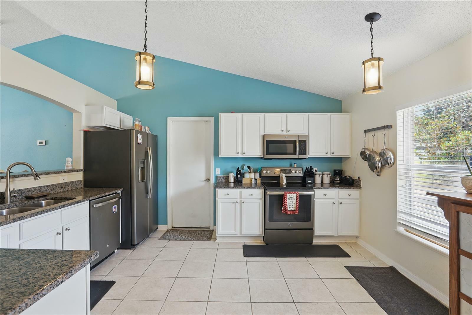 Property Photo: 149 Angeles Road FL 32713