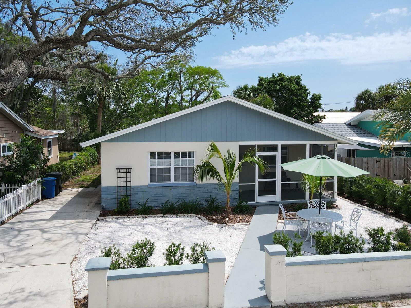 Property Photo: 106 E Cedar Street FL 34689