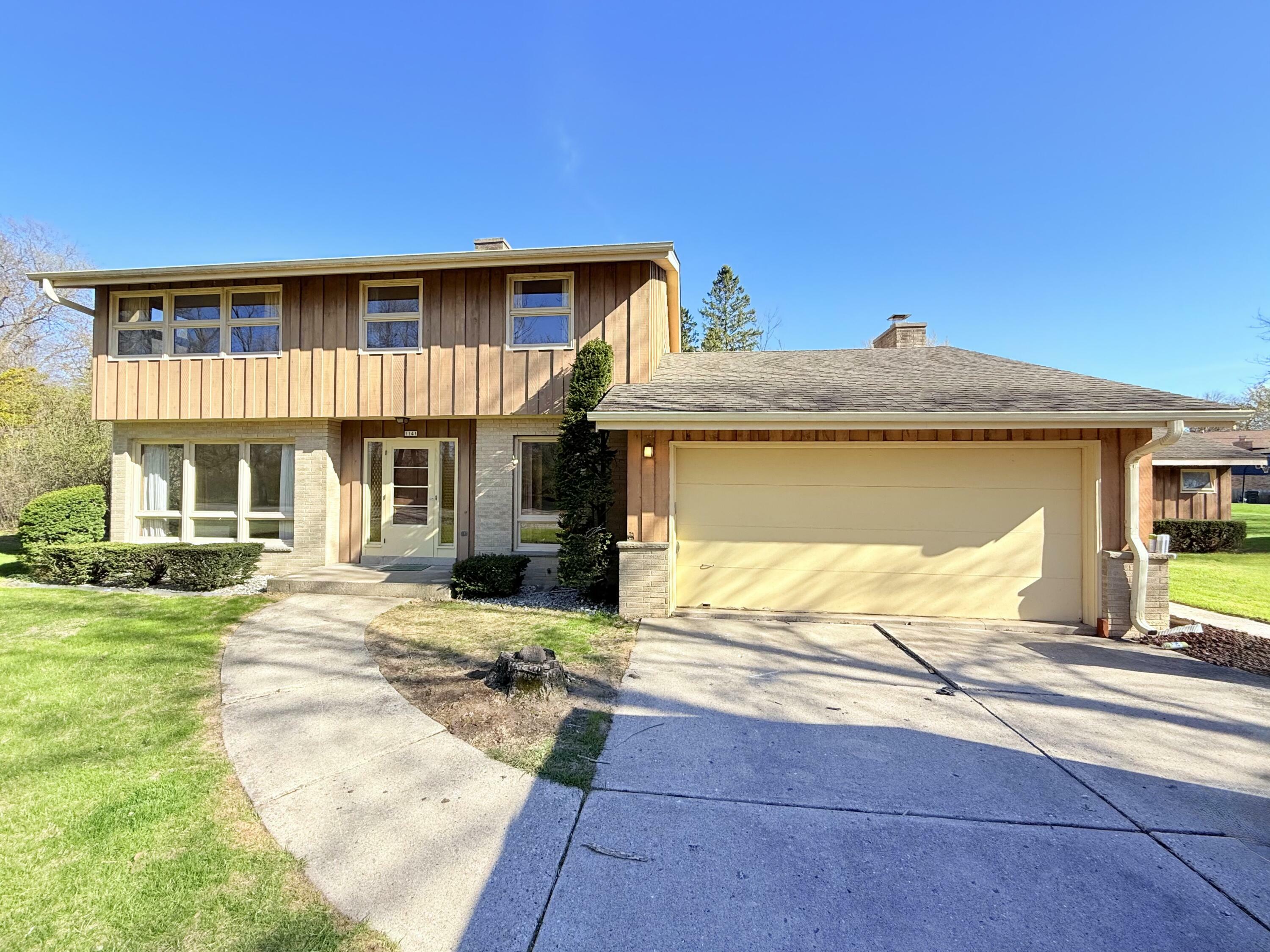 1141 W Acacia Rd  Glendale WI 53217 photo