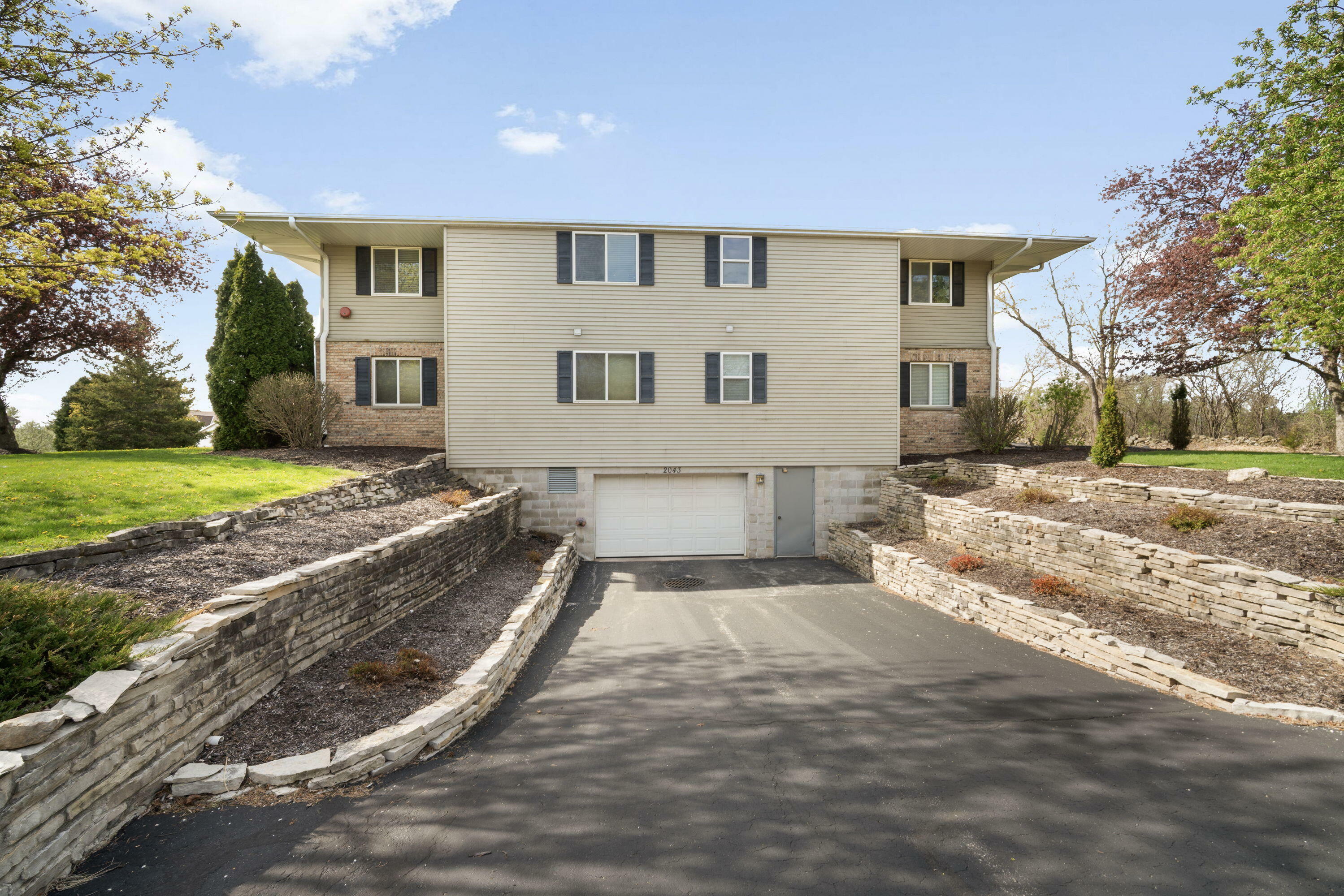 Property Photo: 2043 Pine Ridge Ct G WI 53024