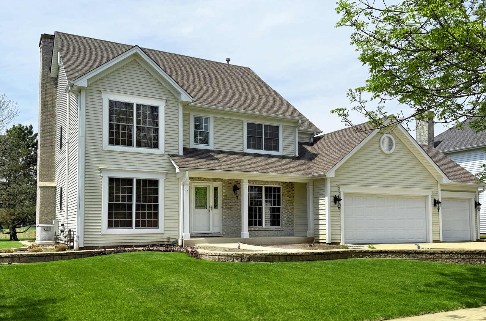 Property Photo: 902 Spruce Street IL 60554