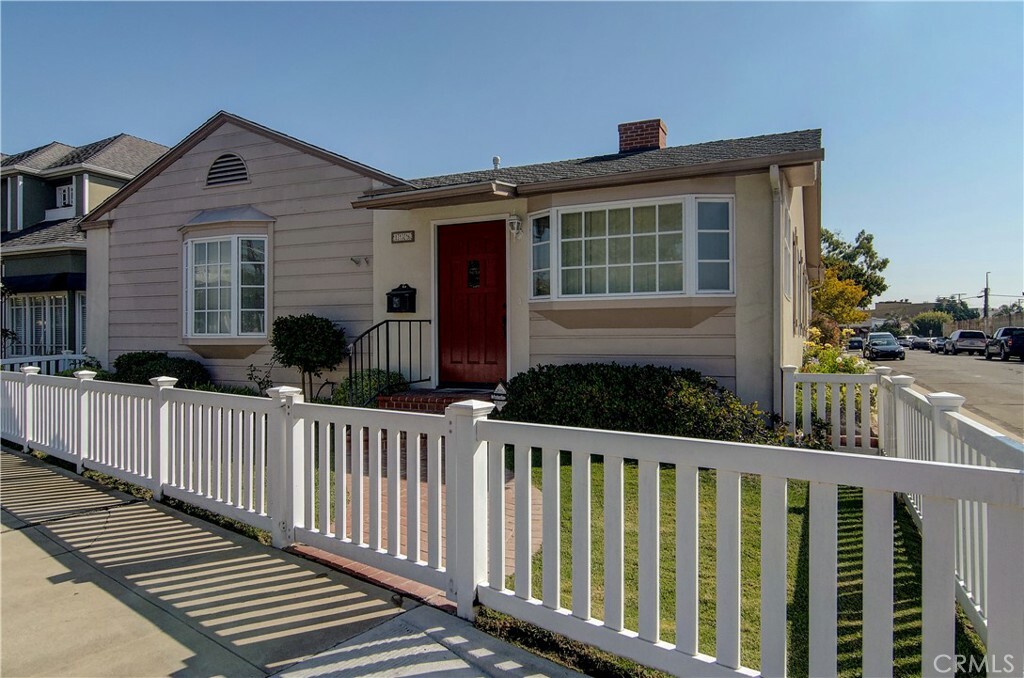 Property Photo: 136 Venetia Drive CA 90803