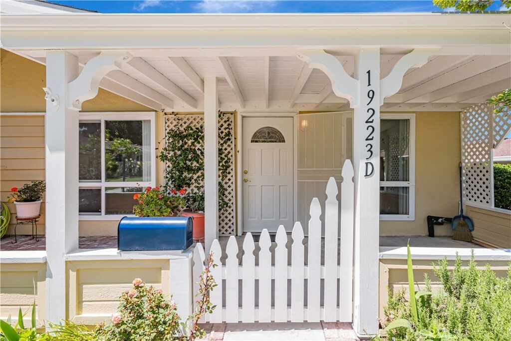 Property Photo: 19223 Avenue Of The Oaks D CA 91321