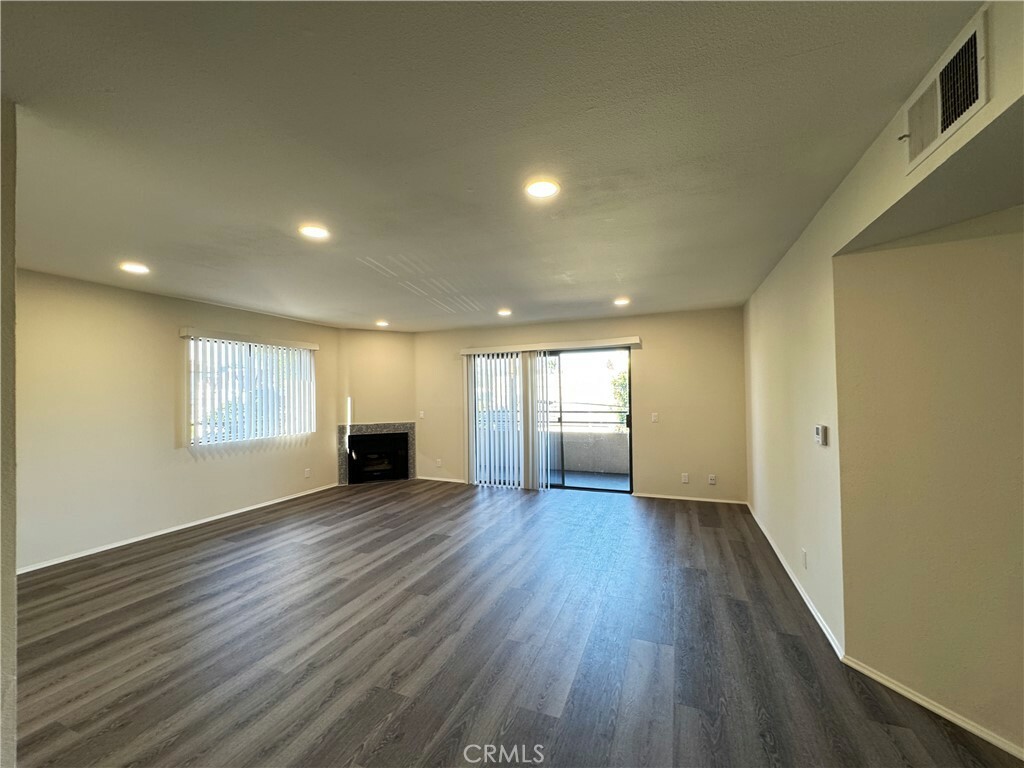 Property Photo: 4717 Ben Avenue 210 CA 91607