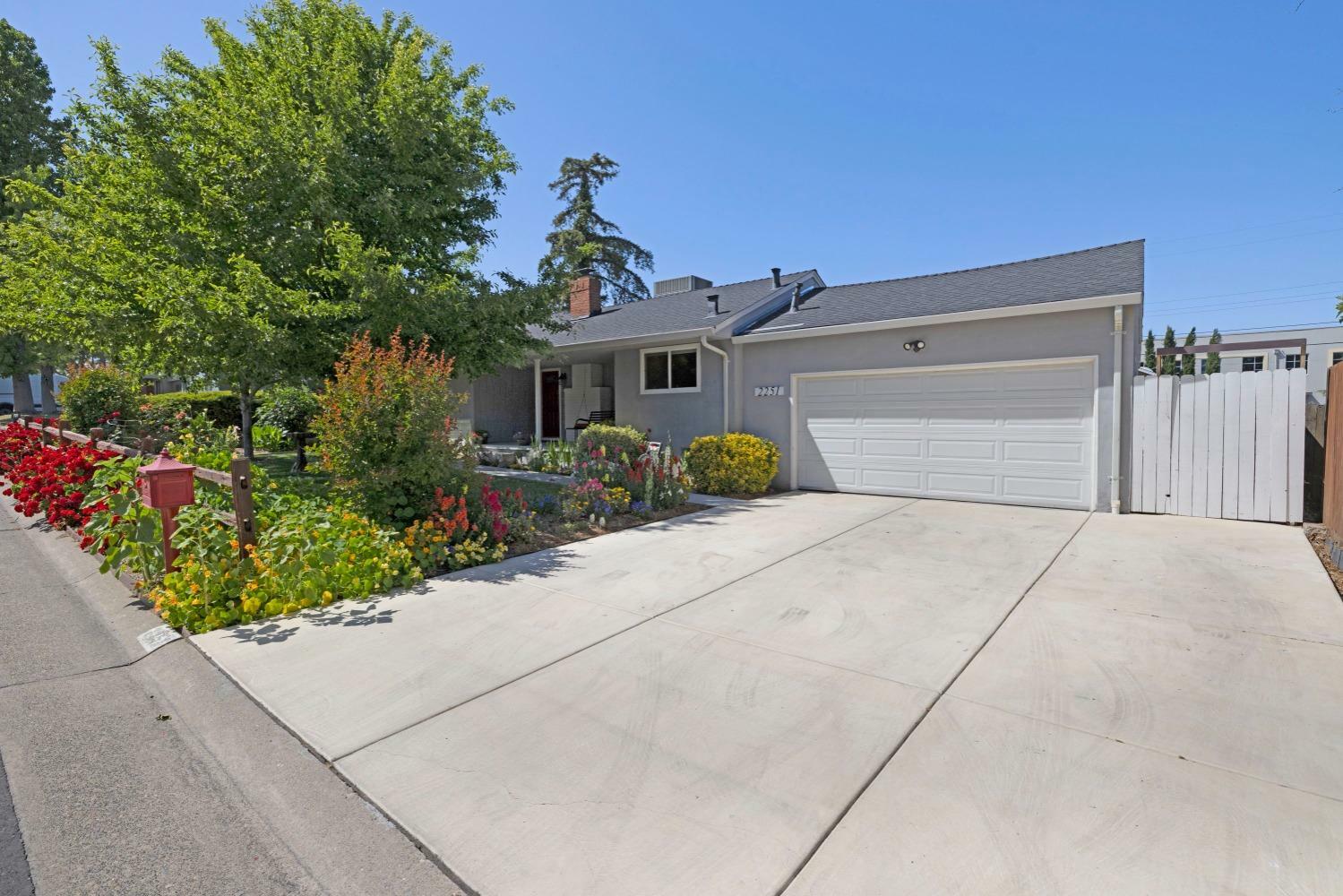 Property Photo: 2251 Tulip Way CA 95821