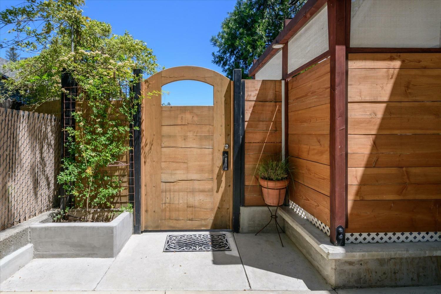 Property Photo:  691 Wentworth Court  CA 95667 