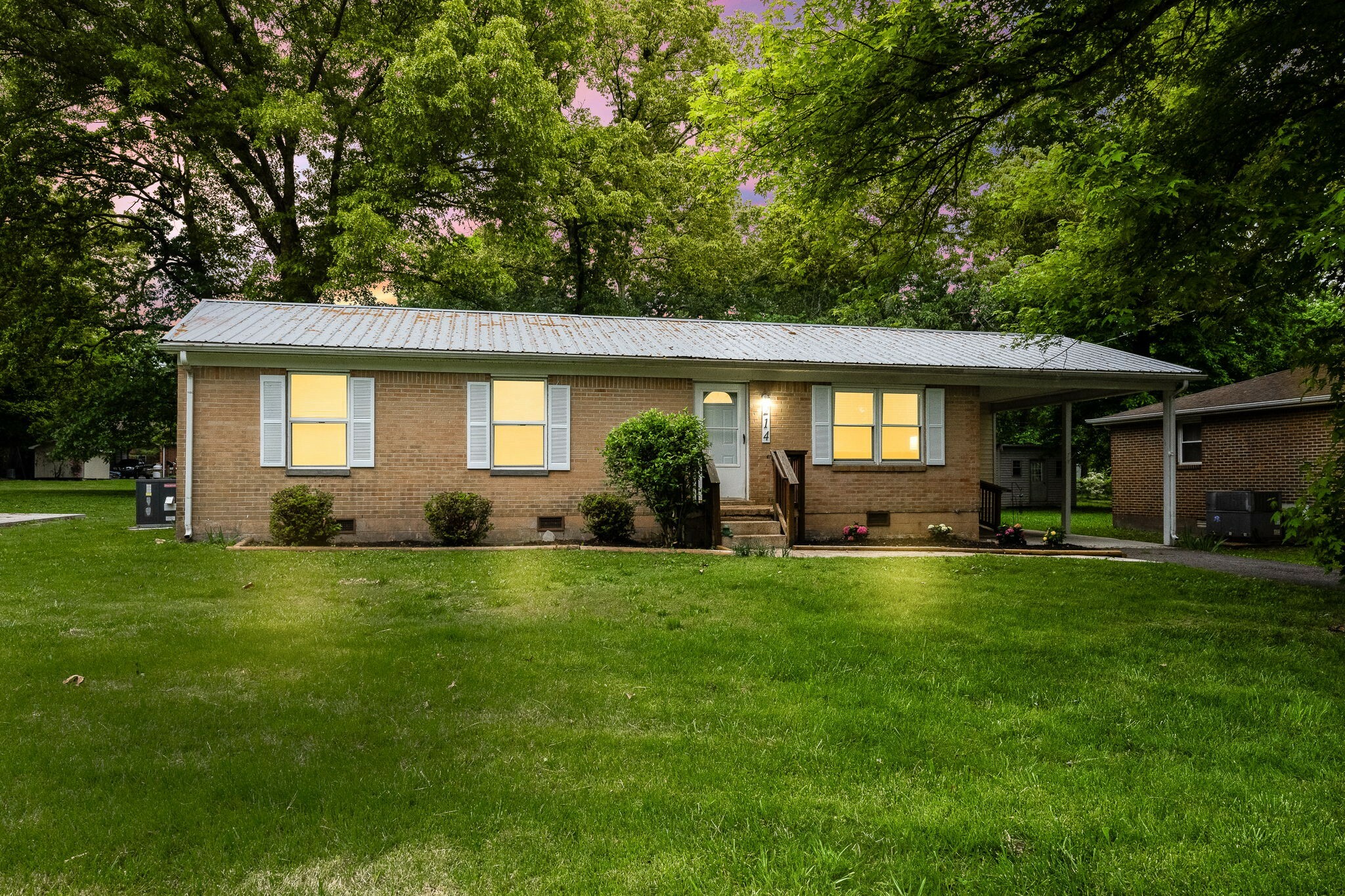 Property Photo: 214 Sherwood Dr TN 37388