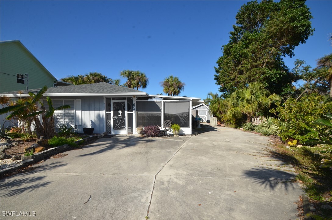 Property Photo: 2571 Tamarind Street FL 33956