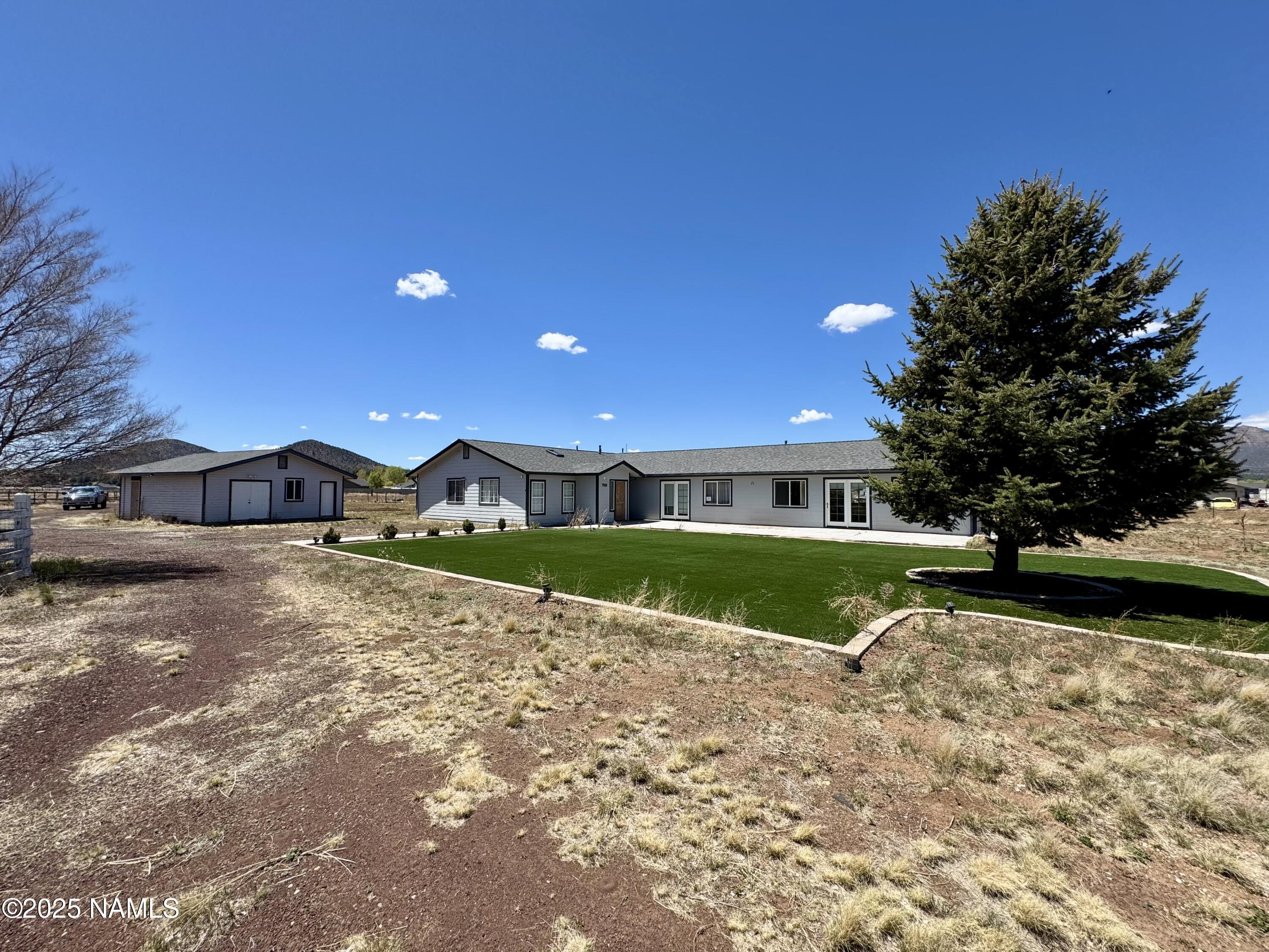 Property Photo: 7840 Cowboy Way AZ 86004