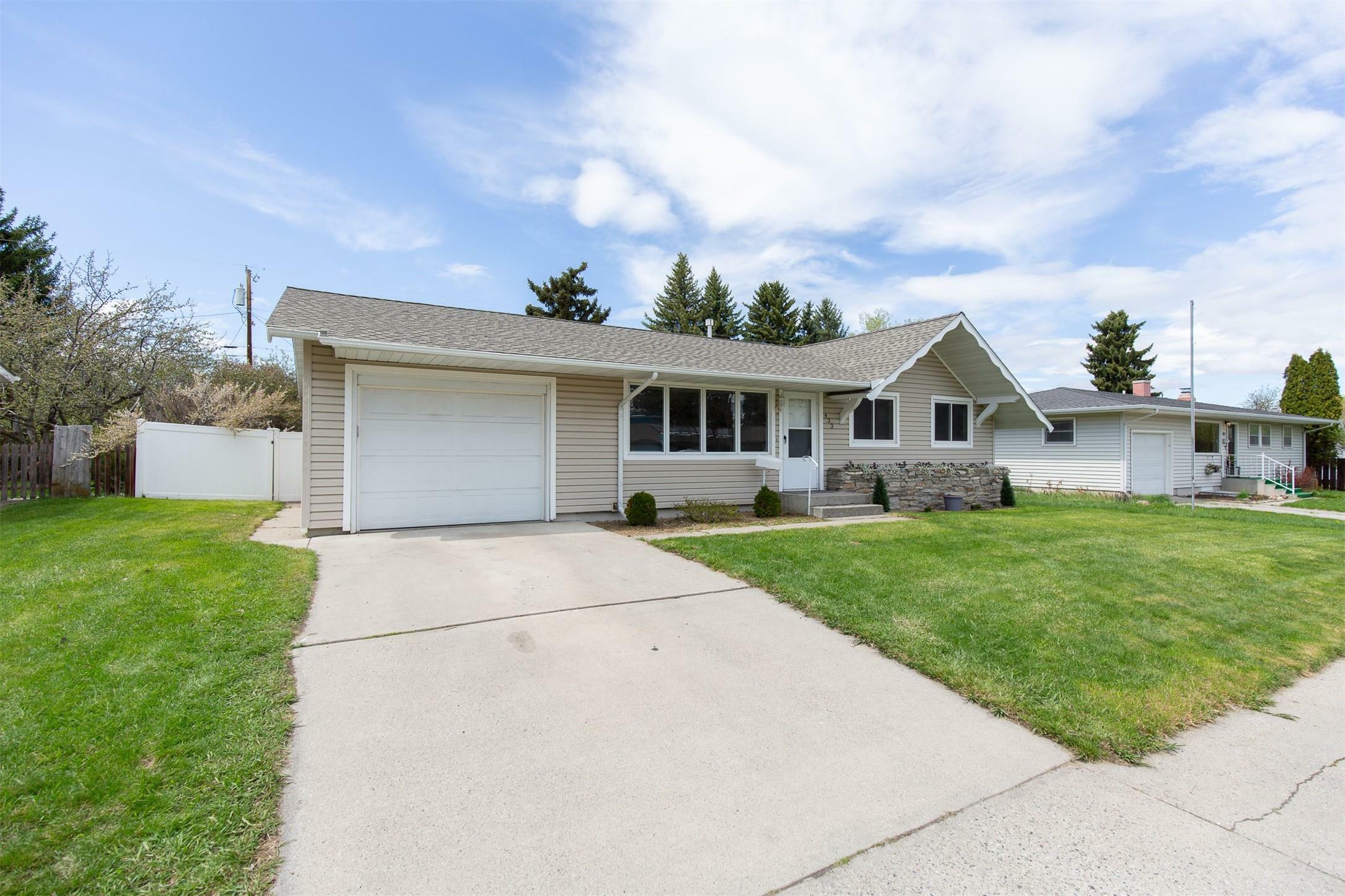 Property Photo: 433 N 10th Avenue MT 59715