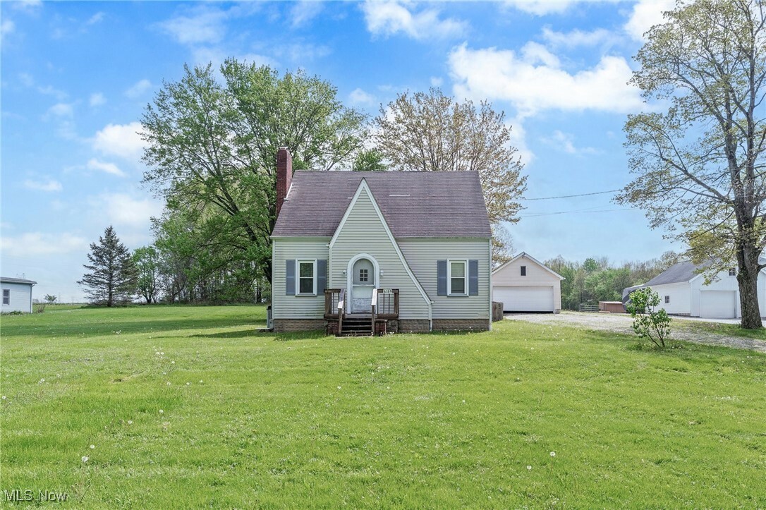 Property Photo: 6189 Highland Avenue SW OH 44481