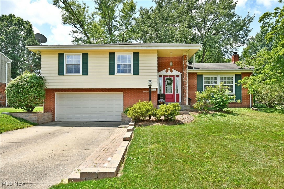 Property Photo: 1723 Coventry Avenue NE OH 44483