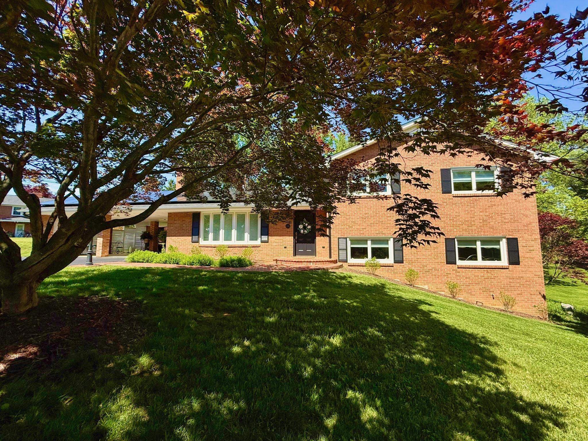 Property Photo: 616 Owens Street VA 24060