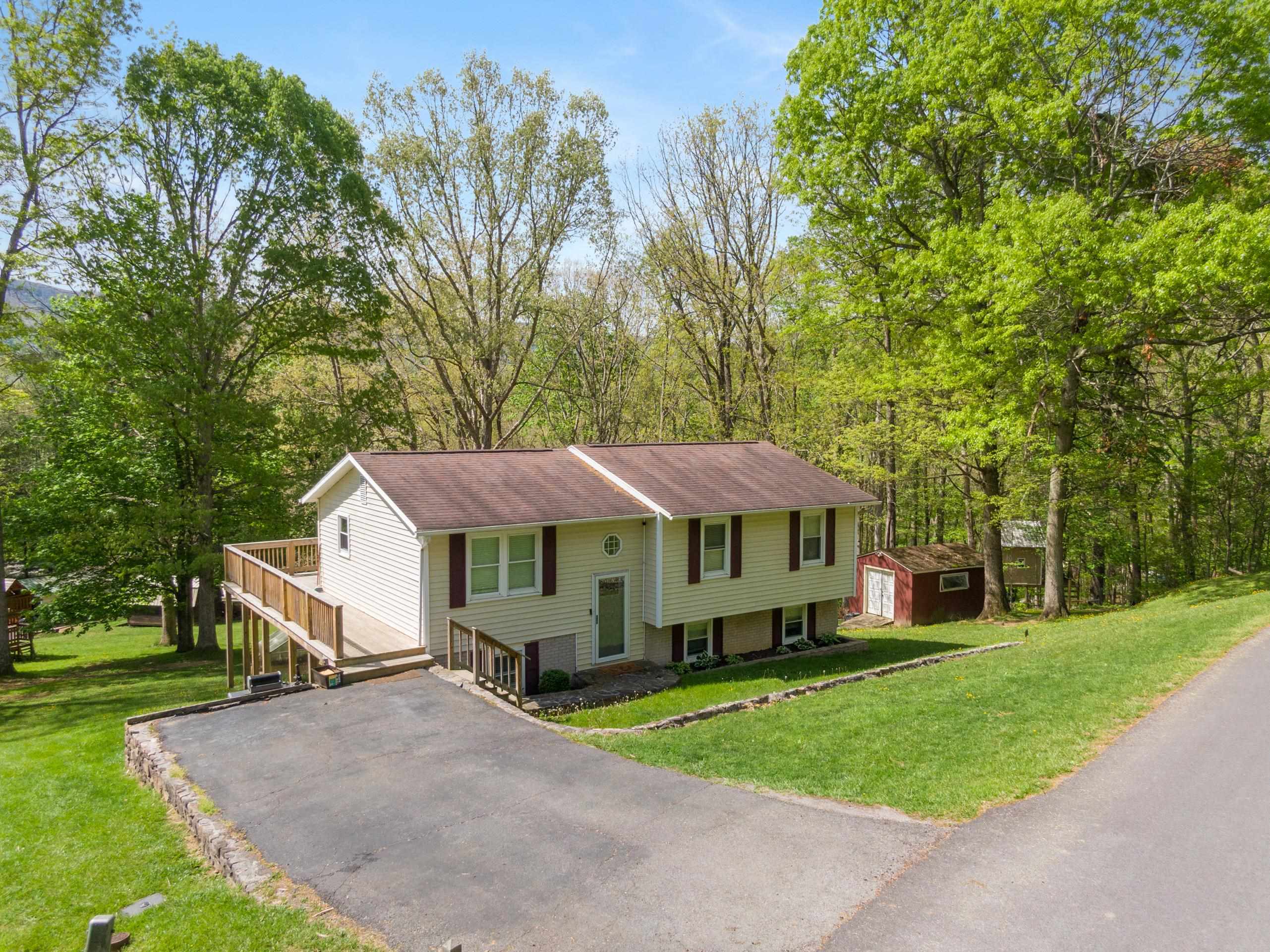 Property Photo: 156 Ridgecrest Street VA 24605