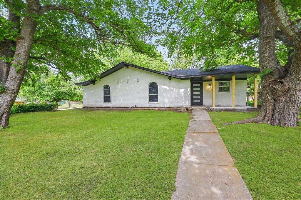 Property Photo: 406 Rickey Canyon Avenue TX 75115