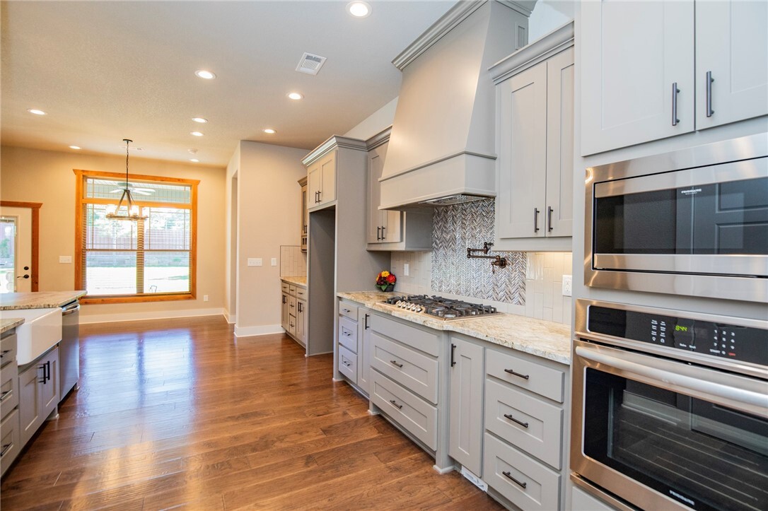 Property Photo:  3760 Bitterroot Street  AR 72712 