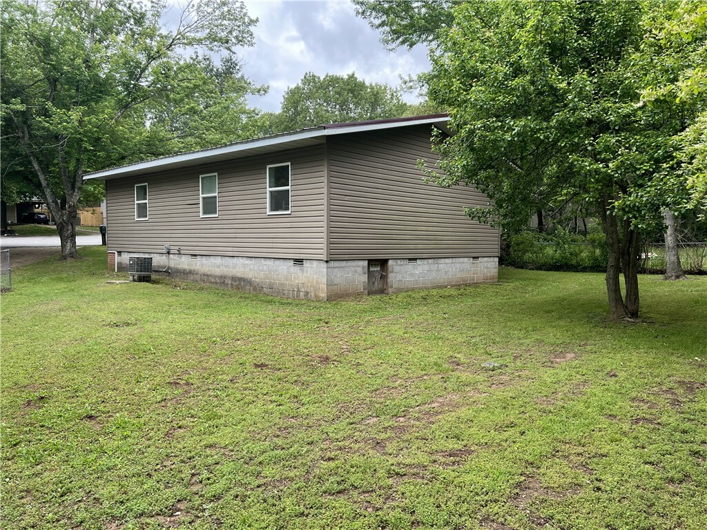 Property Photo: 3605 W Overland Circle AR 72601