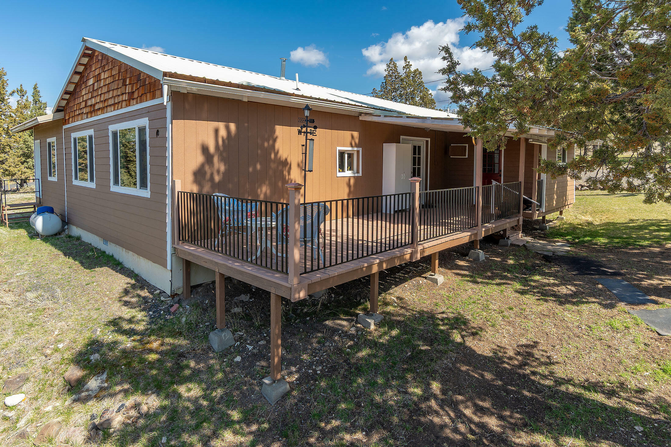 Property Photo: 1940 SE Mountain Road OR 97754