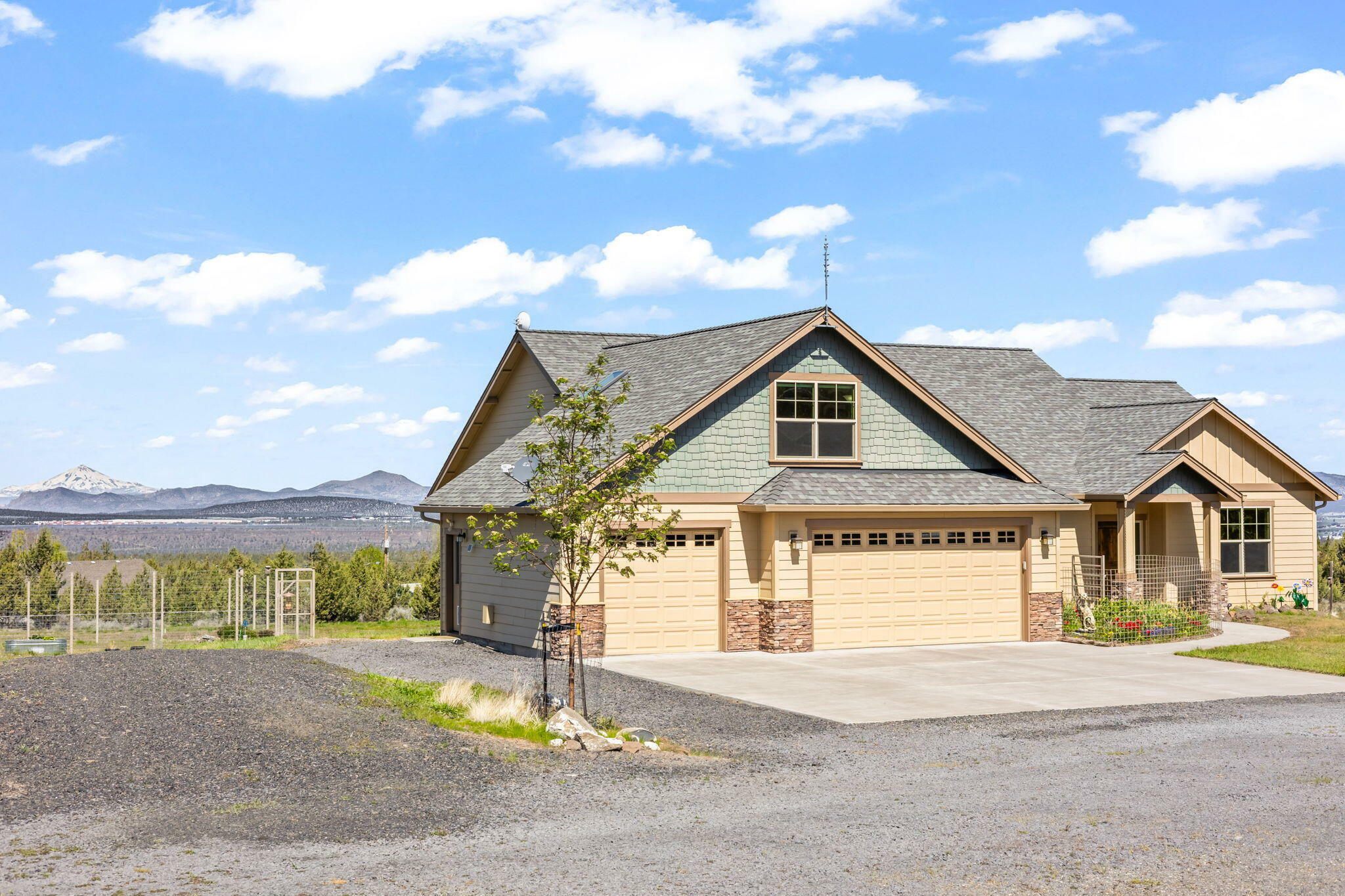 Property Photo: 6561 SE Baker Lane OR 97754