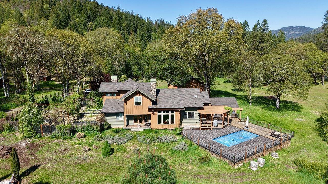 Property Photo: 7159 Crowfoot Road OR 97541