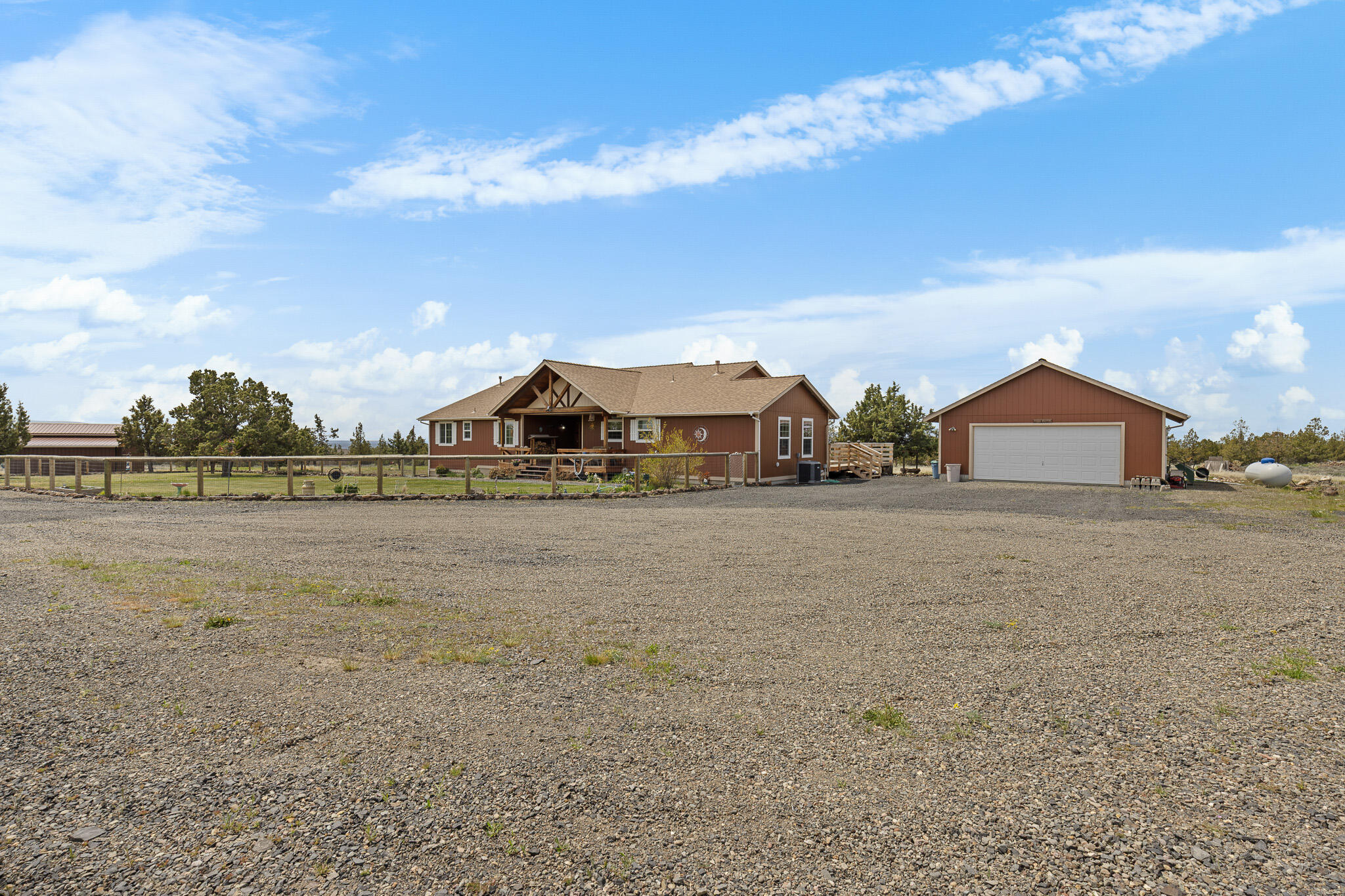 Property Photo:  5185 SE Iowa Avenue  OR 97754 