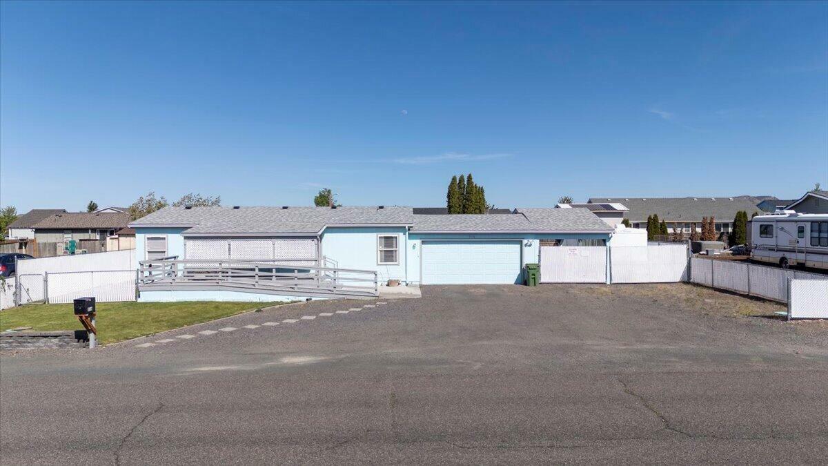 Property Photo: 516 E Viewpoint Drive OR 97734