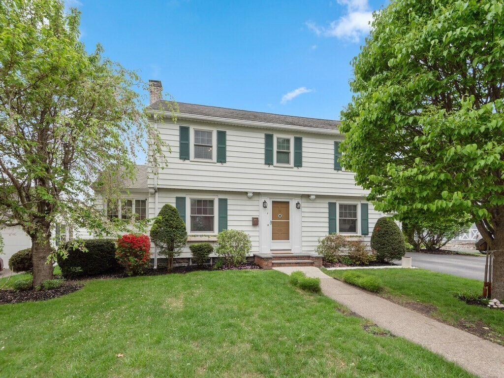 Property Photo: 8 Bay State Rd MA 01606